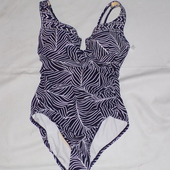 MIRACLESUIT Lush Lanai Print One Piece Swimsuit - Picture 6 of 9